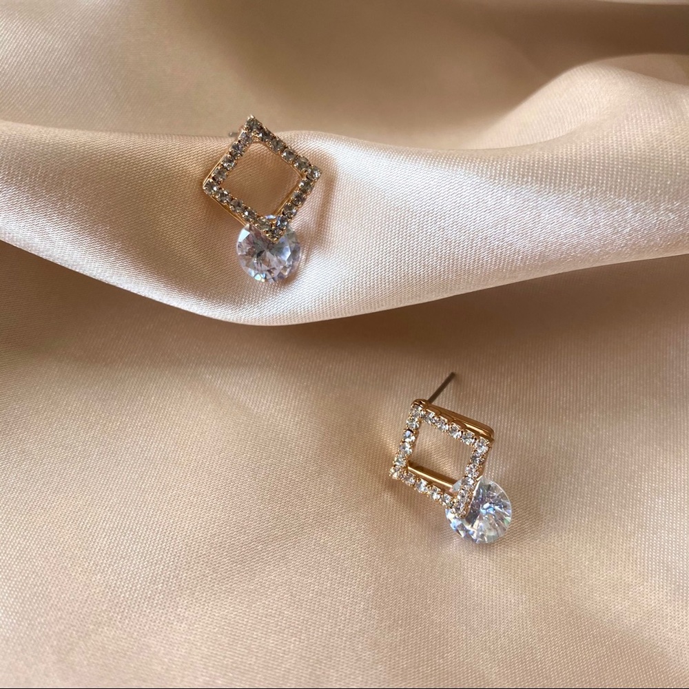 Rhinestone Geometric Stud Earrings - Picture 4 of 5